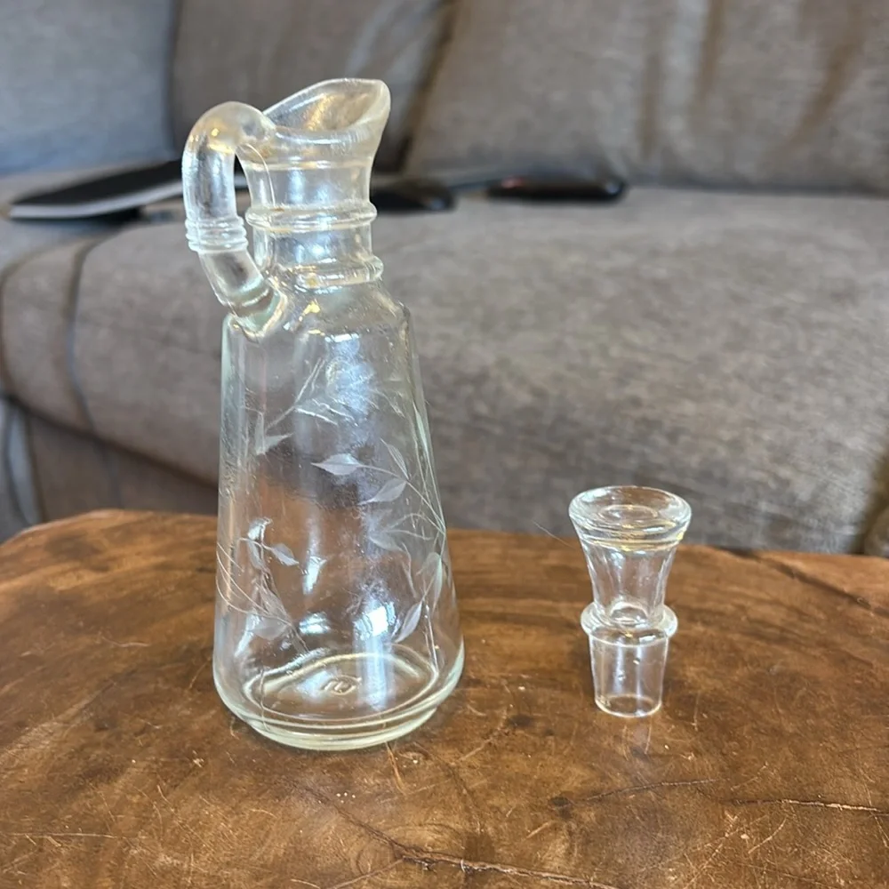 Etched Elegant Clear Mini Glass Decanter with Floral Design Part of Glass Cruet? - Picture 3 of 4